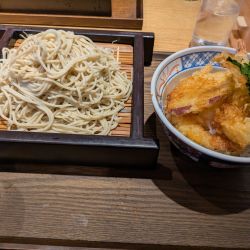 週替り(海老と季節の野菜の天丼とせいろ)