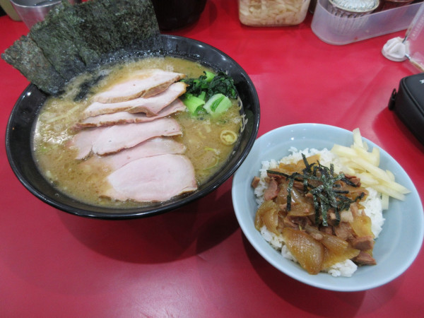 「チャーシューメン中盛（１２００円）＋まぶし２５０円」@杉田家 千葉祐光店の写真