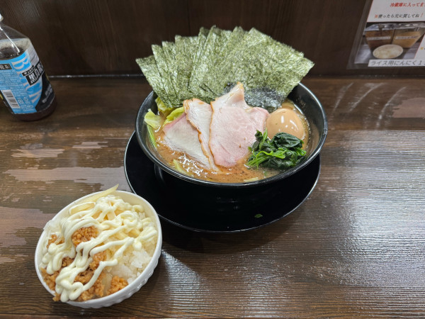 「ゆくるラーメン（硬め）」@家系ラーメン ゆくる家の写真