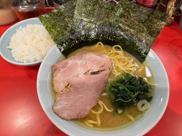 「ラーメン（レギュラー）＋ライス（並）」@六角家1994+の写真