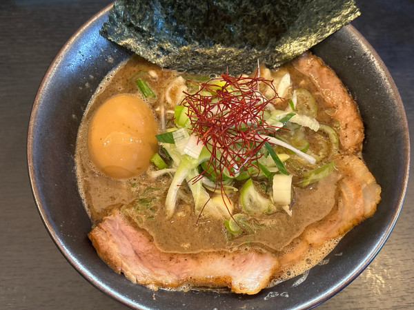 「味玉焼きあごラーメン」@麺屋なにがしの写真