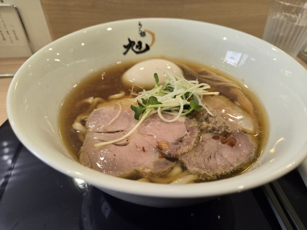 「醤油らぁ麺 味玉」@らぁ麺旭の写真