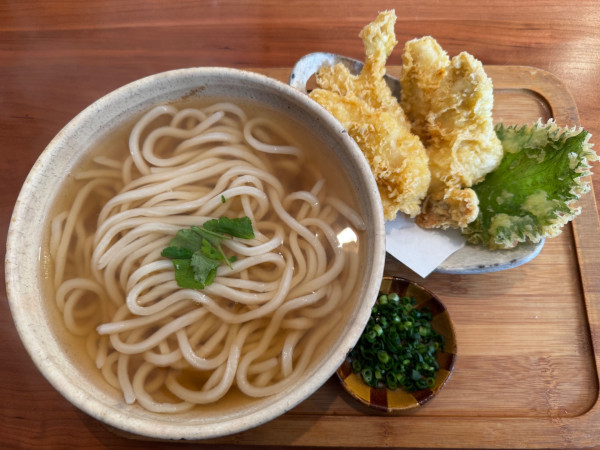 「とり天うどん 大盛　990円」@うどん日和の写真