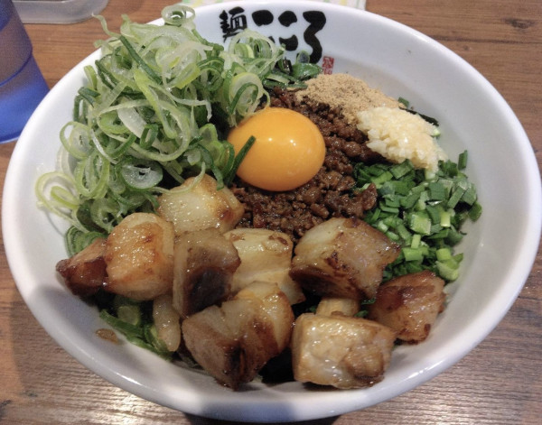 「九条ネギ増し台湾混ぜそば　+   コロチャー」@麺屋こころ 六角橋店の写真