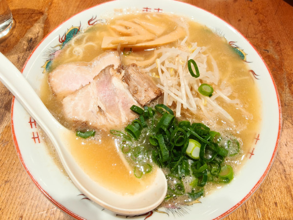 「徳島ラーメン（黄）」@渡なべの写真