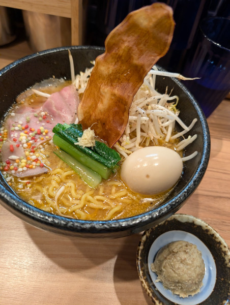 「牡蠣と山椒バターの味噌そば味玉」@拉麺 はま家の写真