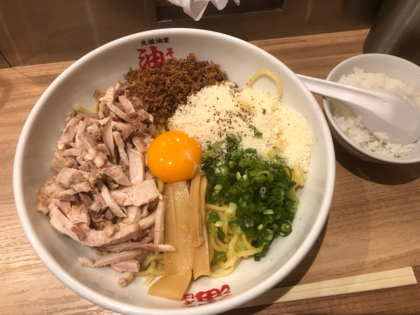 「油そば（880円）＋C（350円）、追い飯（100円）」@元祖油堂 多摩センター店の写真