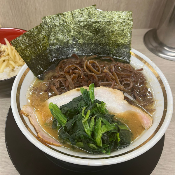 「ラーメン」@王道家直伝 との丸家 越谷店の写真
