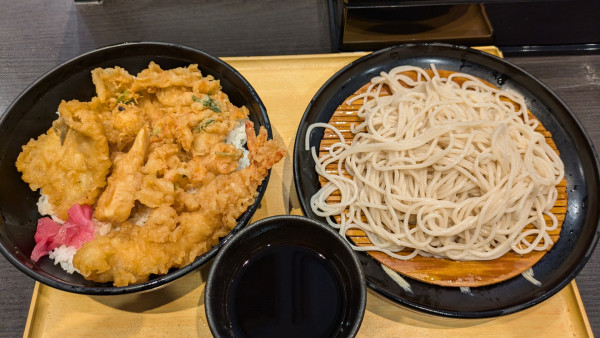 「【期間限定】満腹春盛り海老天丼セット」@小諸そば 水道橋店の写真
