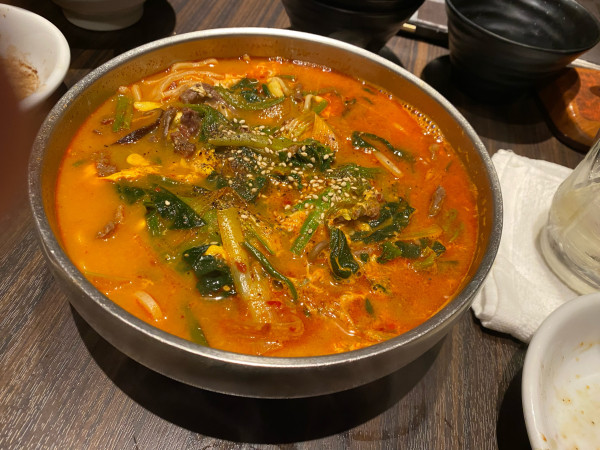 「ユッケジャンラーメン 1,056円」@焼肉とんがらし玉の写真