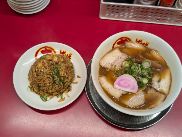 「特そば&半チャン」@丸高中華そば 神戸二宮店の写真