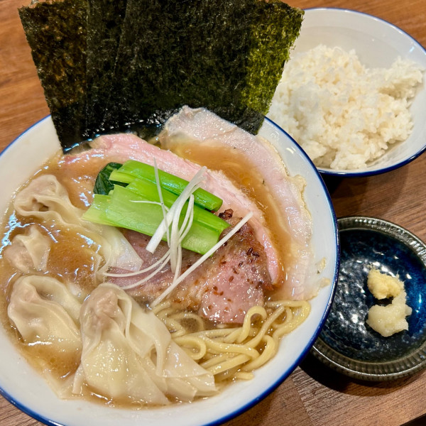 「ワンタンチャーシューメン（麺やわらかめ）＋小ライス」@豚骨 蒼翔の写真