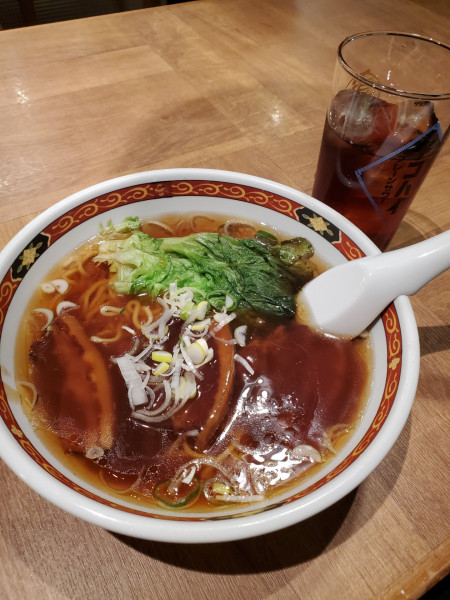 「豚バラ肉煮そば　ウーロンハイ」@餃子の王様 龍吟 茅ヶ崎店の写真