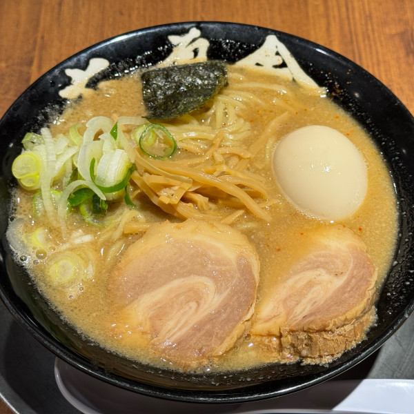 「特製中華そば」@六厘舎 大崎店の写真