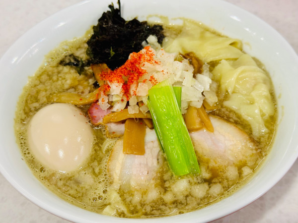 「【限定】特製背油煮干し醤油らぁ麺(大)【1900円】」@ラーメン星印の写真