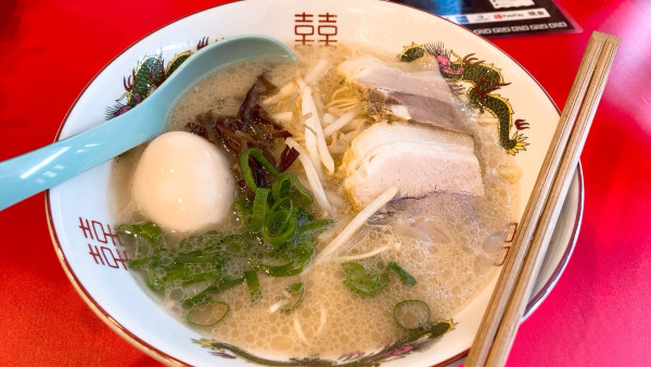 「塾玉白豚骨ラーメン」@博多屋台 豚骨ラーメン たちばなの写真