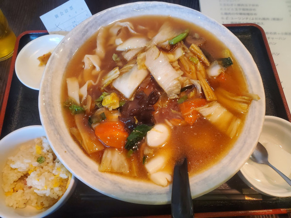 「ランチ18・五目刀削麺＋チャーハン」@川湘楼の写真