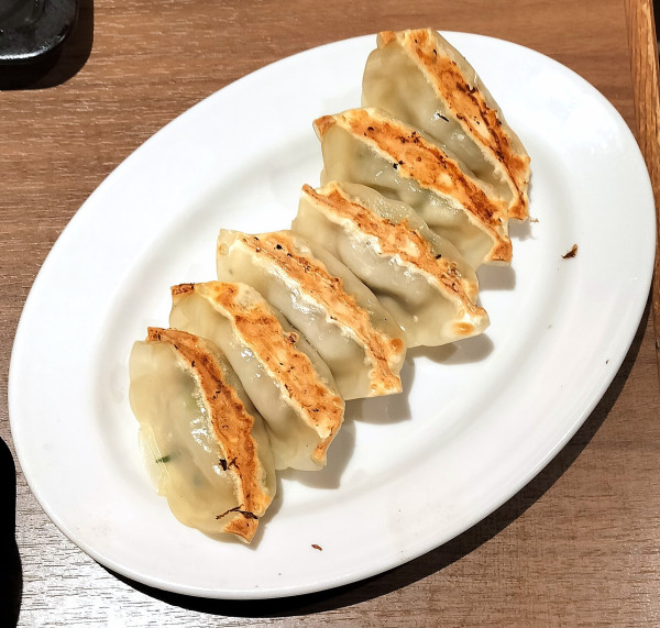 「餃子 400円＋税」@中華 はせ川 金山店の写真