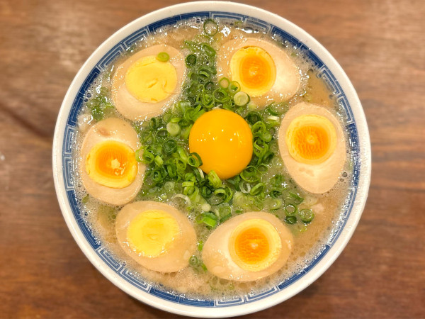 「★＜むかん×箕輪家コラボ＞まるちゃんプレミアム塩豚骨(青ネギ増し」@箕輪家 中野旗艦店の写真