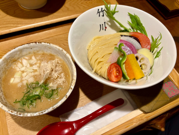 「無添加つけ麺 有機野菜添え（大250g）」@麺処 竹川の写真