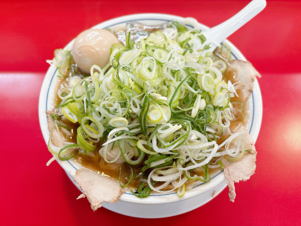 「醤油ラーメン+煮玉子」@ラーメン天外 長良店の写真
