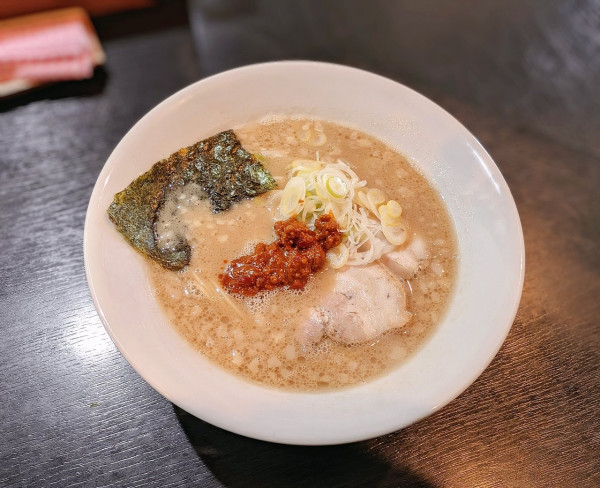 「とん辛ラーメン」@久留米とんこつラーメン とん八。の写真