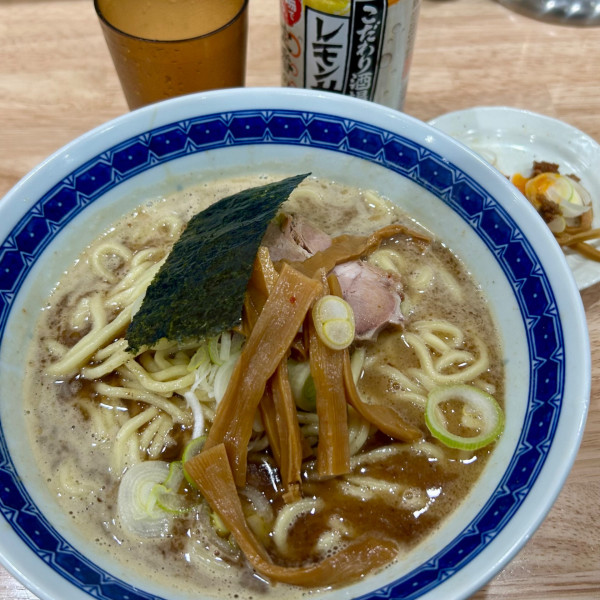 「ラーメン＋缶チューハイ」@中華そばの店 みのひの写真