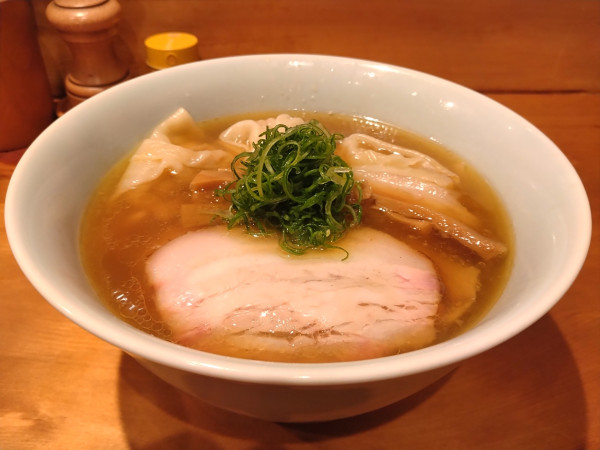 「わんたん煮干しそば（太麺）」@中華そば しば田の写真