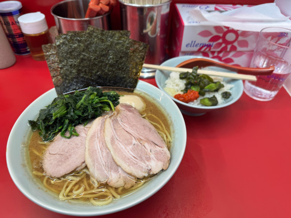 「特製ラーメン大盛り」@横浜ラーメン 武蔵家 大宮店の写真