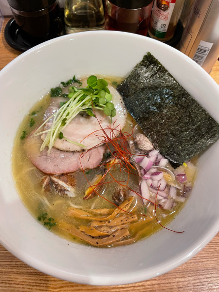 「【期間限定】ボンゴレビアンコラーメン」@らーめん処 くろ助の写真