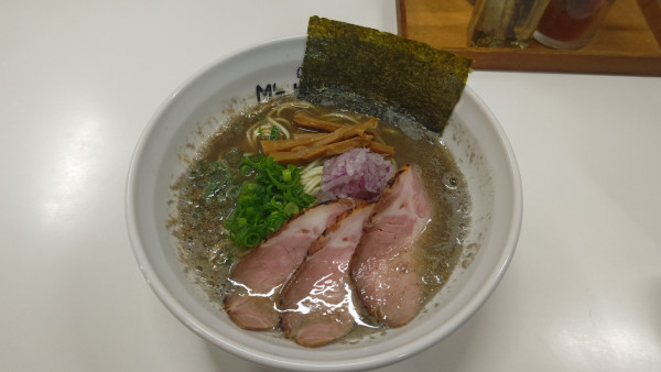 「醤油の濃厚煮干しそば　980円」@M'z Kitchenの写真