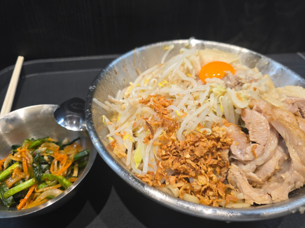 「大ぶた汁なし・にらたまキムチ(ヤサイアブラ) ￥1,000」@#Ramen045の写真