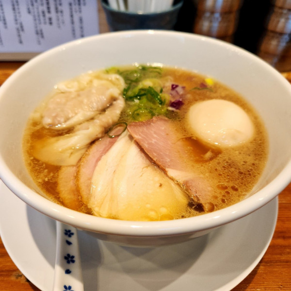 「鴨と貝の中華そば 醤油 特製」@鴨出汁中華そば かわなの写真