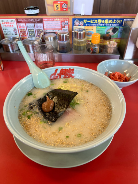 「朝ラー中盛　紅生姜」@山岡家 越谷レイクタウン店の写真