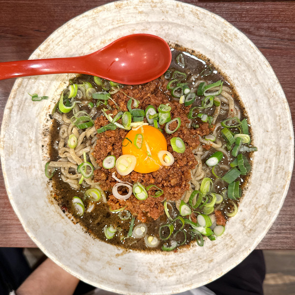 「黒ゴマ汁なし担々麺（ピリ辛）」@四川担々麺 金満軒の写真