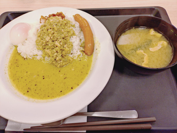「（店舗限定）ドライグリーンカレー　８８０円」@松屋 神田南口店の写真