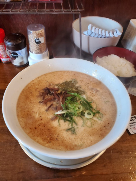 「豚骨ラーメン@800」@十六代目 哲麺 大垣上面店の写真