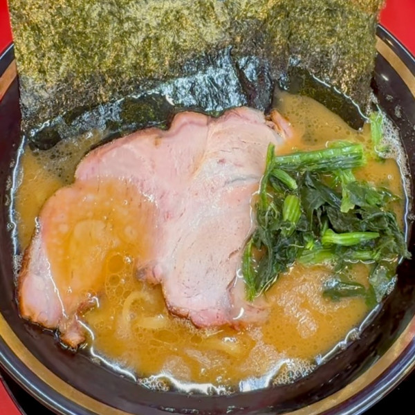 「【開店記念】ラーメン500円（通常900円）」@家系ラーメン王道家直伝 樹道家の写真