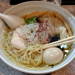鶏出汁ワンタン麺(塩)·味付玉子·小ライス