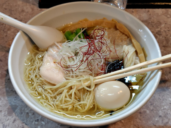 「鶏出汁ワンタン麺(塩)·味付玉子·小ライス」@桜台らぁ麺 美志満の写真