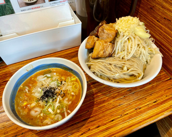「つけ麺味噌 中盛(300g) /ヤサイニンニク」@雷 松戸駅東口店の写真