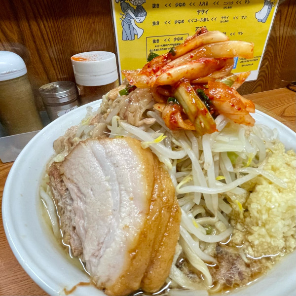 「大盛りラーメン(ブタ1枚入り) / タマネギキムチ」@ラーメン二郎 亀戸店の写真