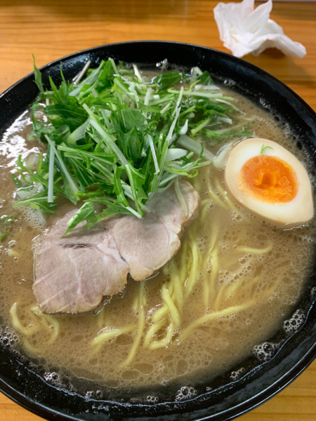 「塩豚骨ラーメン(中太麺)　1050円」@豚骨ラーメン 新井商店の写真