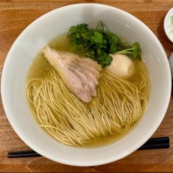 岩手県ほろほろ鳥だしの塩ラーメン（麺少なめ）¥1,600
