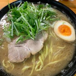 塩豚骨ラーメン(中太麺)　1050円