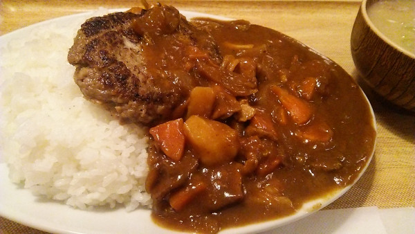 「ハンバーグカレーライス 850円＋豚汁変更 100円」@定食のまる大 飯田橋西口店の写真
