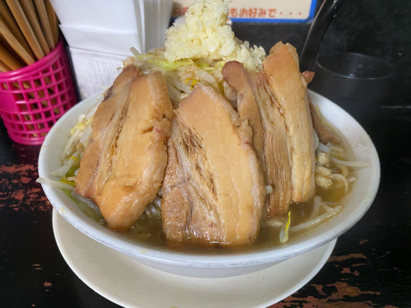 「ラーメン 中」@自家製太麺 ドカ盛 マッチョ 三ノ宮店の写真