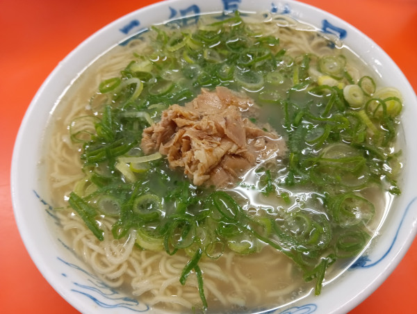 「ラーメン・ベタ・やわ・ネギ多め(¥550)」@元祖 長浜屋の写真