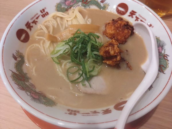 「こってり唐揚げラーメン」@天下一品 神田店の写真