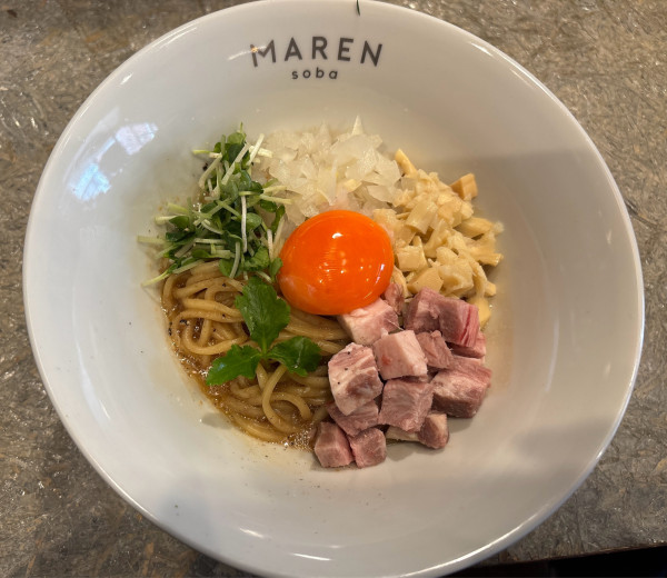 「醤油まぜそば」@soba MAREN 渋谷店の写真